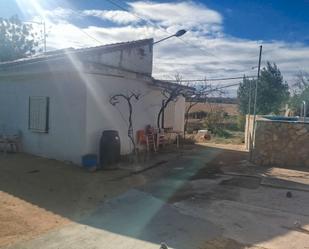 Vista exterior de Casa o xalet en venda en Chiva amb Jardí privat, Terrassa i Piscina