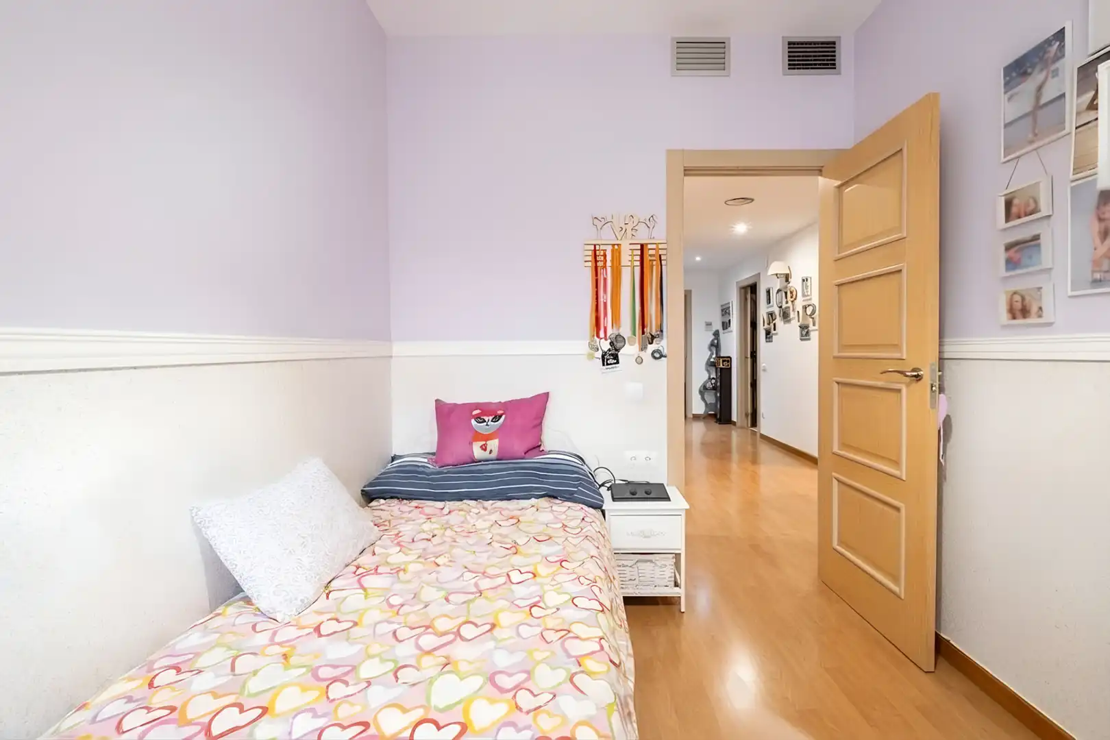 Bedroom of Flat for sale in Sant Cugat del Vallès  with Air Conditioner, Heating and Parquet flooring
