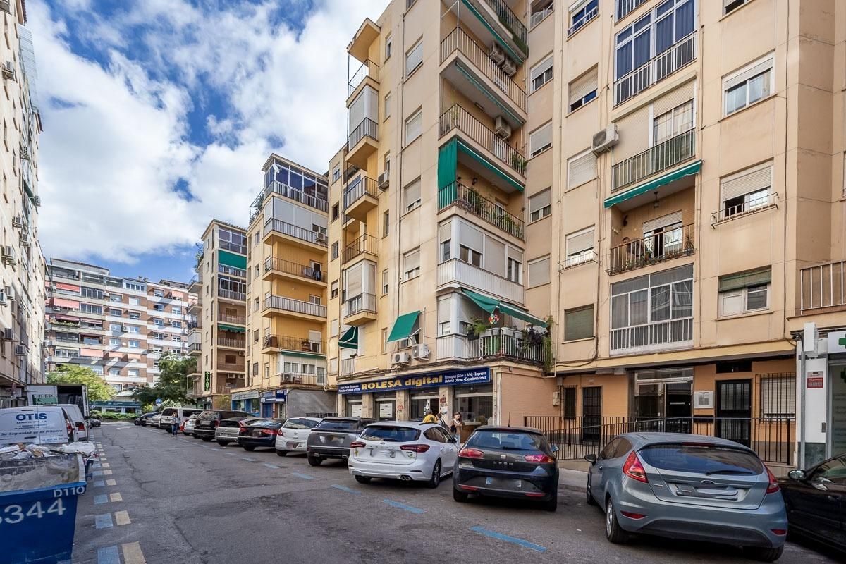 Exterior view of Flat for sale in  Granada Capital  with Air Conditioner, Terrace and Balcony