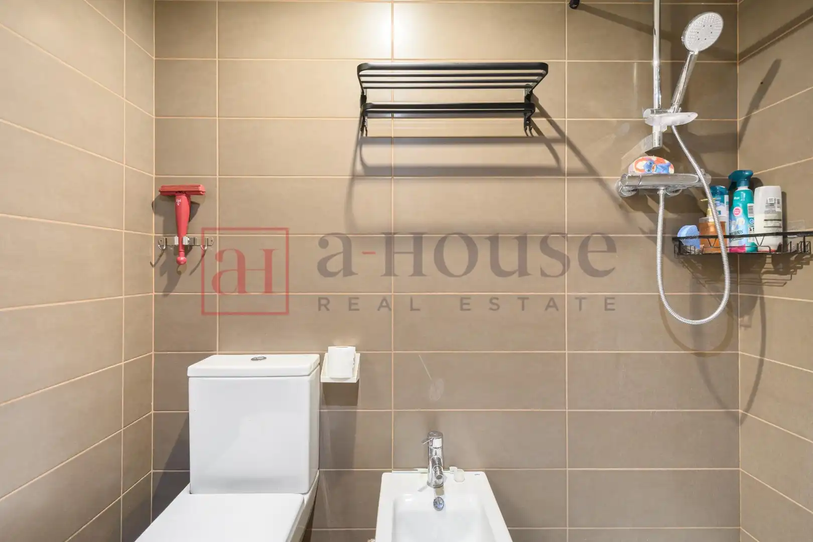 Badezimmer von Wohnung zum Verkauf in Barcelona mit Heizung, Parkett und Terrasse