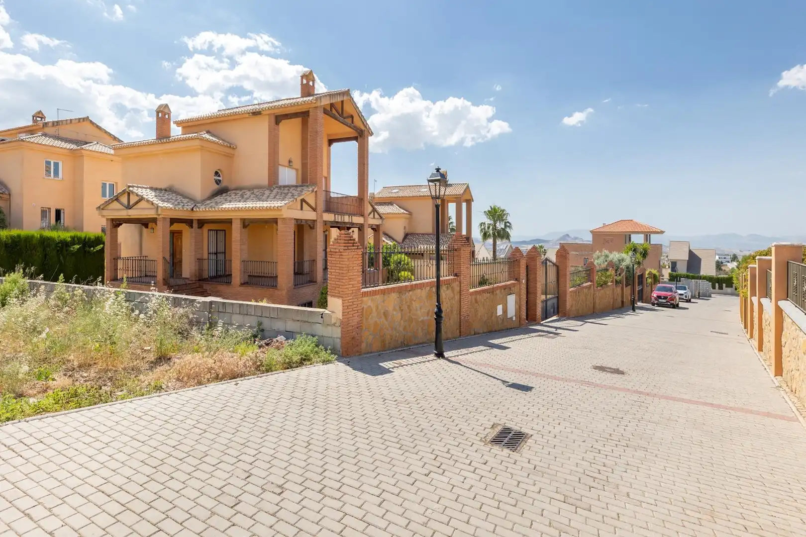 Vista exterior de Casa o xalet en venda en Dílar amb Aire condicionat, Calefacció i Jardí privat