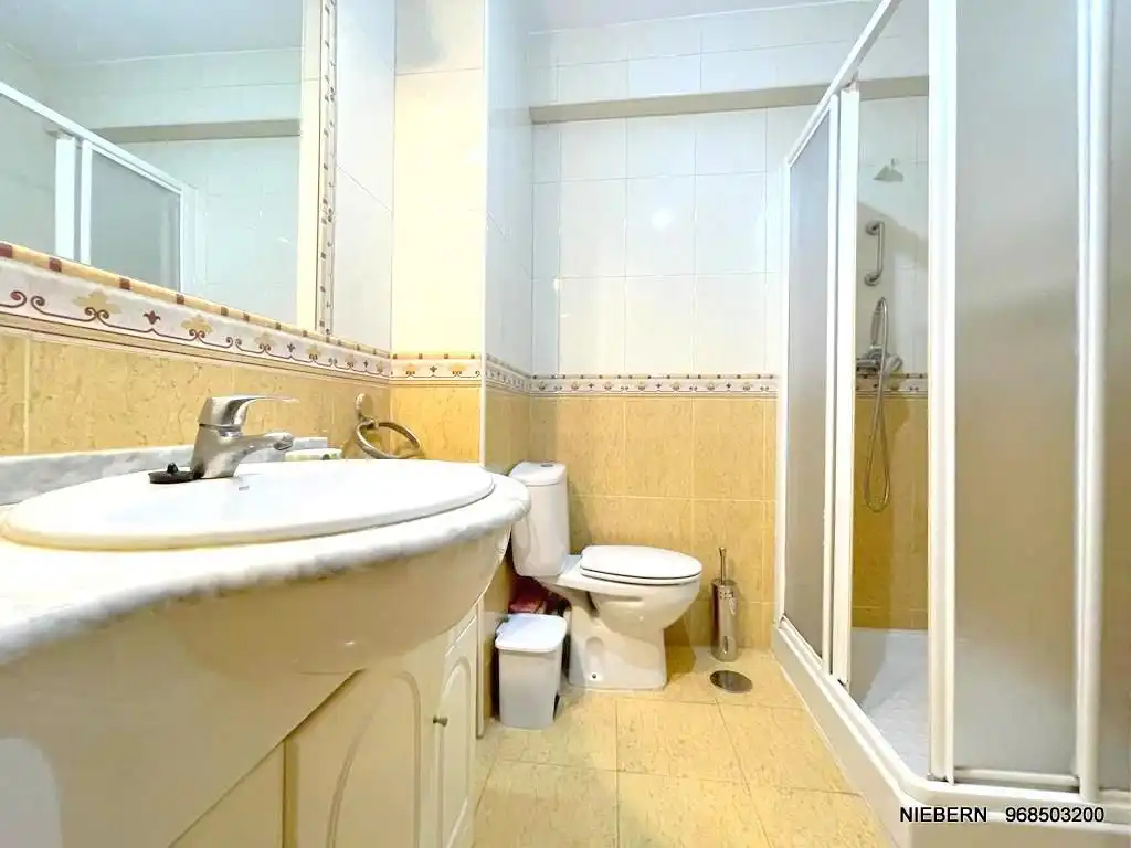 Baño de Piso de alquiler en Cartagena con Parquet, Amueblado y Horno
