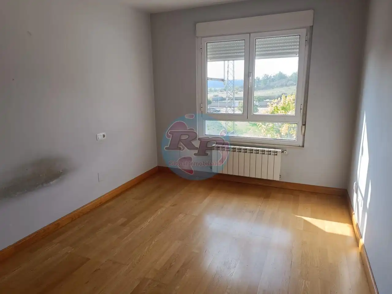 Dormitori de Casa o xalet en venda en Sariegos amb Calefacció, Jardí privat i Parquet