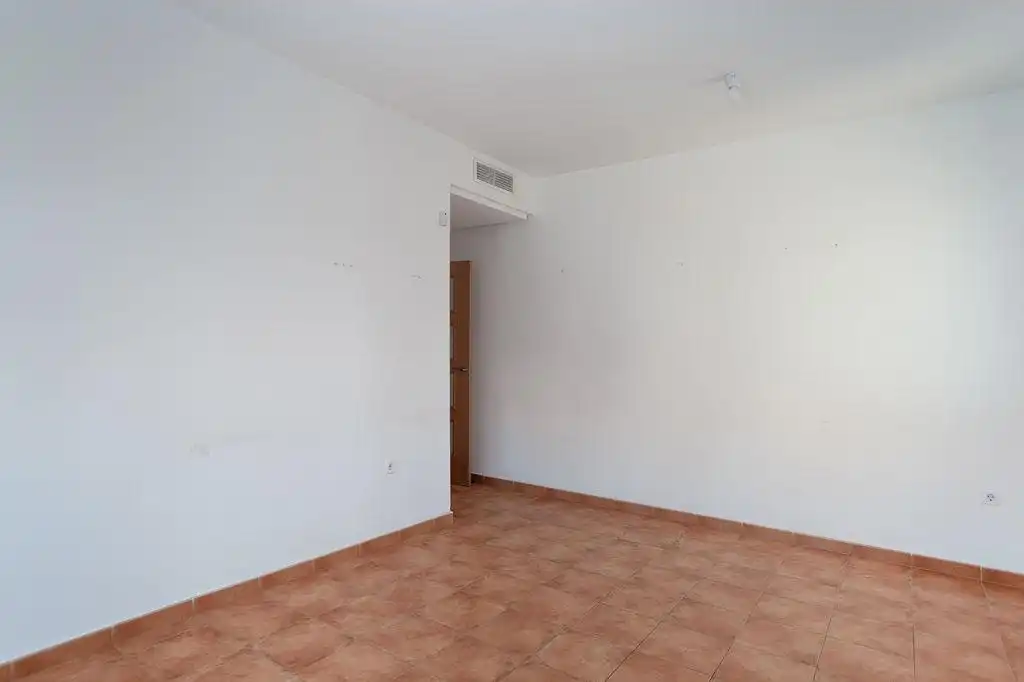Piso con ascensor en venta en Calle POLO MEDINA, imagen 4