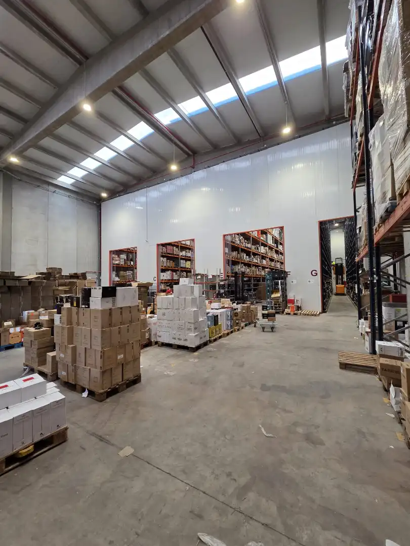 Nau industrial de lloguer en Rubí amb Calefacció i Alarma