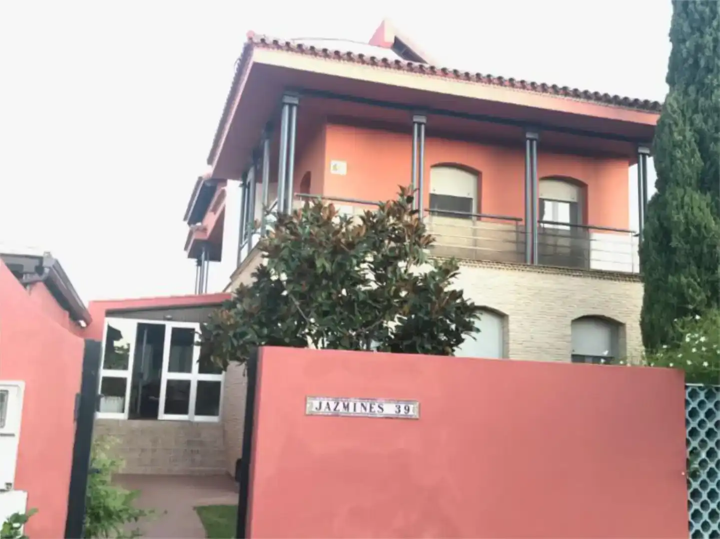 Vista exterior de Casa o xalet en venda en Bormujos amb Aire condicionat i Balcó