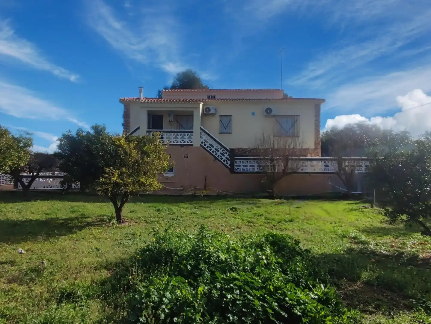 Vista exterior de Finca rústica en venda en Montserrat amb Calefacció, Terrassa i Piscina
