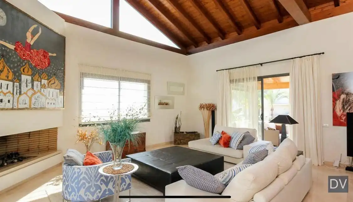 Sala d'estar de Casa o xalet de lloguer en Marbella amb Aire condicionat, Jardí privat i Piscina