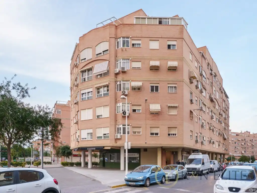 Vista exterior de Pis en venda en Sagunto / Sagunt amb Aire condicionat