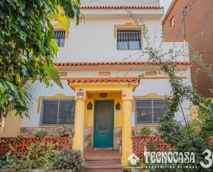 Vista exterior de Casa o xalet per a compartir en Santa Coloma de Gramenet amb Aire condicionat, Terrassa i Balcó