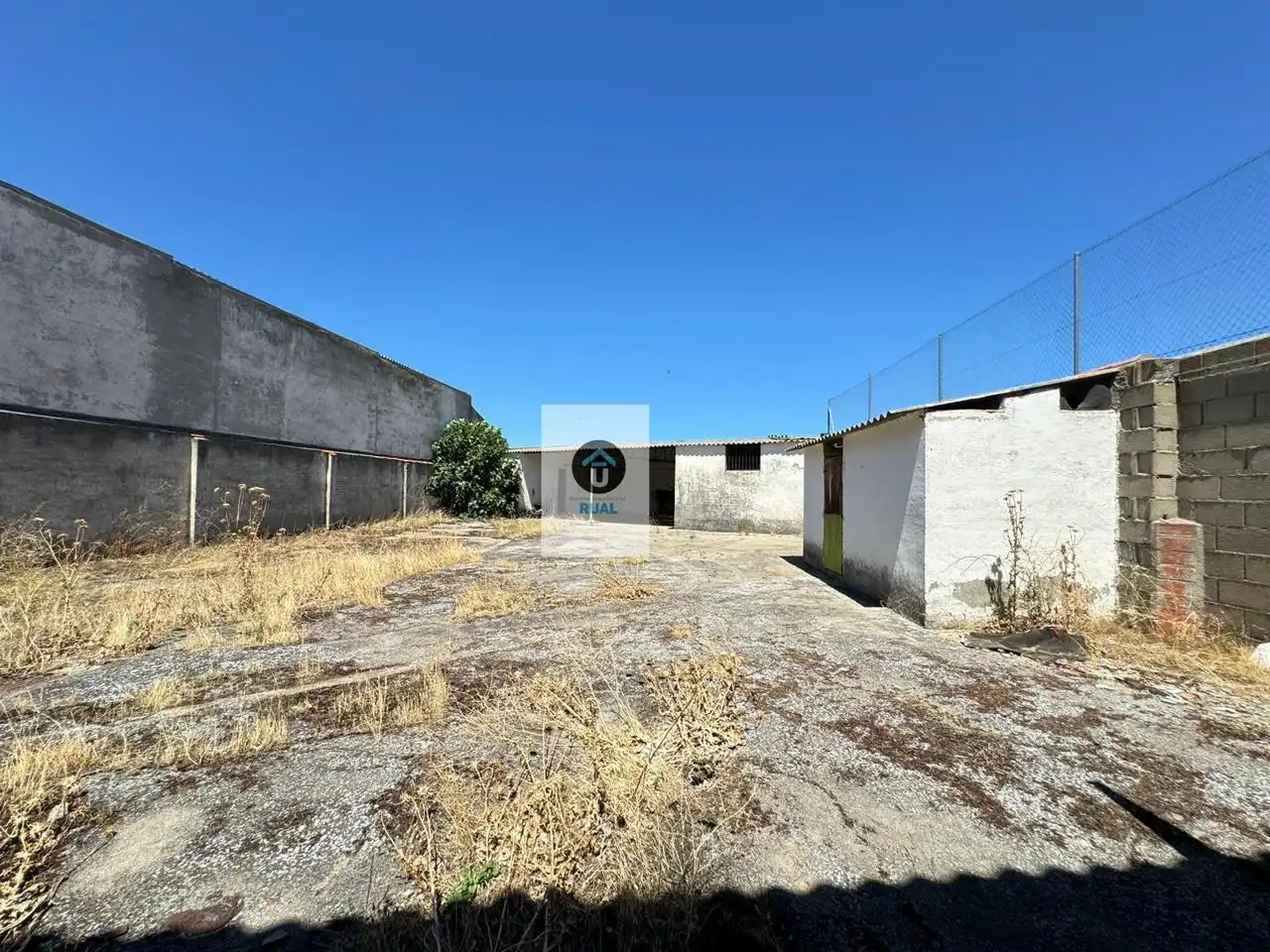 Nave industrial en venta en Belvís de la Jara