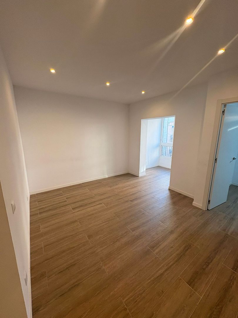 Bedroom of Flat for sale in  Barcelona Capital  with Air Conditioner, Heating and Oven