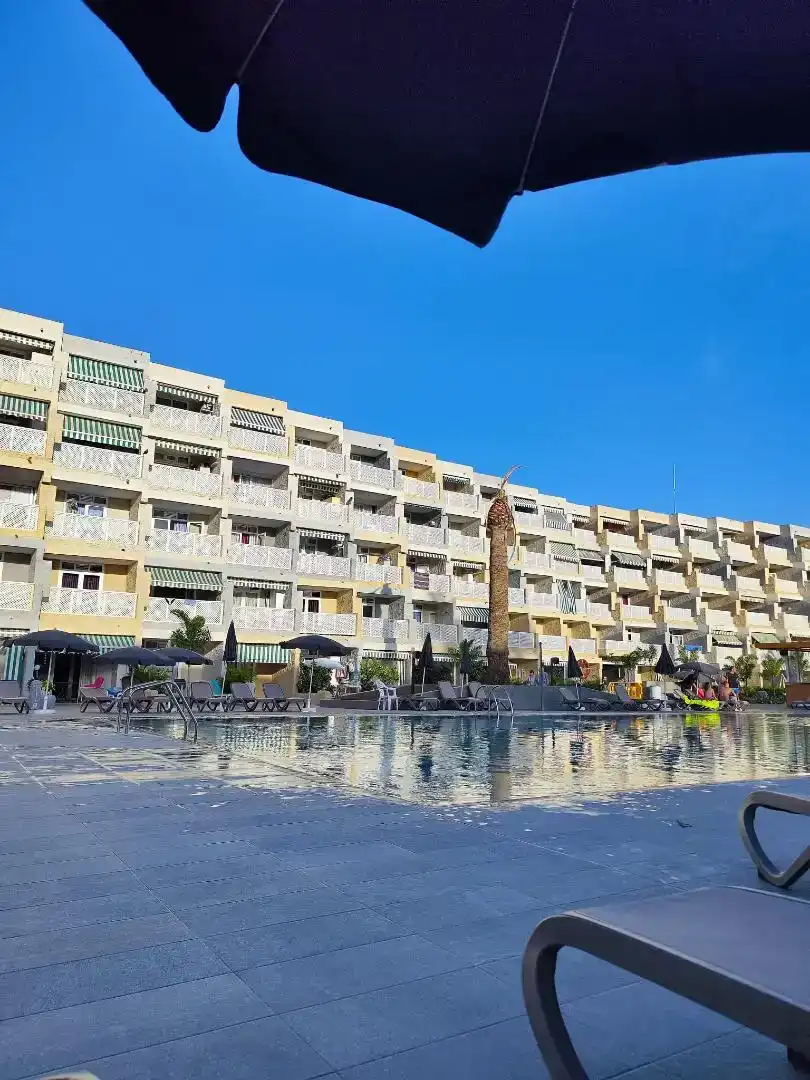 Vista exterior de Apartament de lloguer en San Bartolomé de Tirajana amb Piscina i Balcó