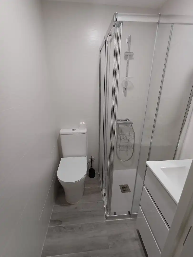 Baño de Piso para compartir en Leganés con Jardín privado, Parquet y Trastero