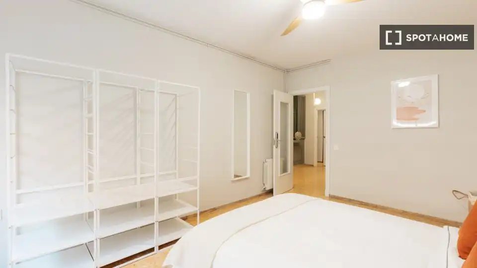 Habitación de Piso de alquiler en Valencia con Aire acondicionado, Calefacción y Amueblado