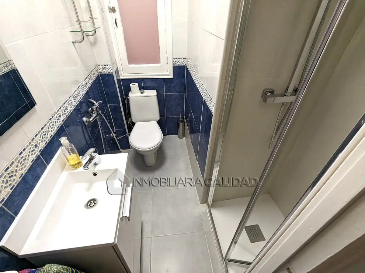 Baño de Piso de alquiler en Burgos con Calefacción y Amueblado