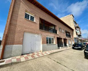 Vista exterior de Casa adosada en venda en Fontanar amb Calefacció, Jardí privat i Terrassa