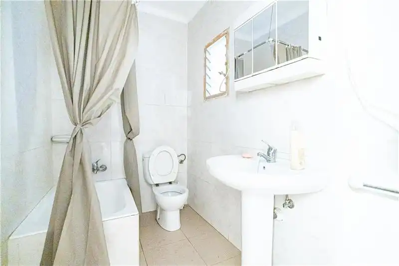 Badezimmer von Haus oder Chalet zum Verkauf in Llucmajor mit Privatgarten, Terrasse und Möbliert