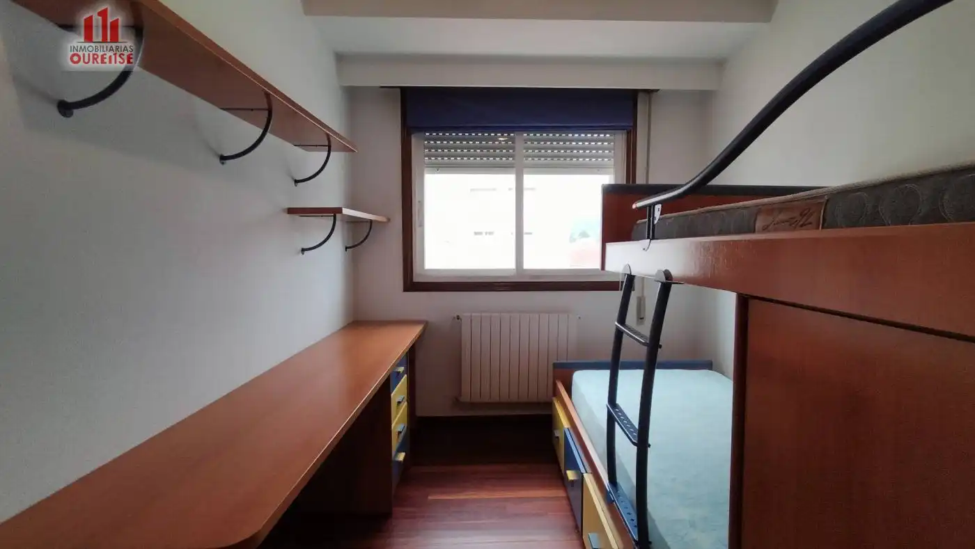 Schlafzimmer von Wohnung zur Miete in Ourense Capital  mit Klimaanlage, Heizung und Möbliert