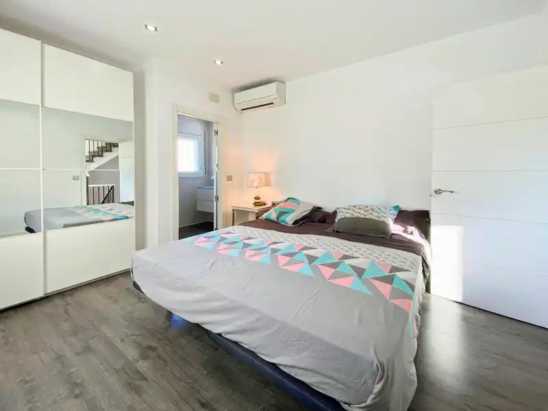 Habitación de Casa o chalet en venta en Empuriabrava con Aire acondicionado, Calefacción y Terraza