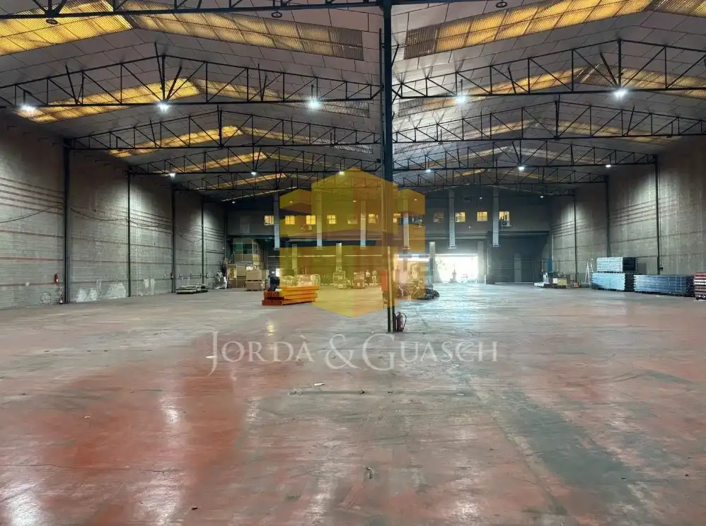 Nave industrial in affitto a Carrer 113 10