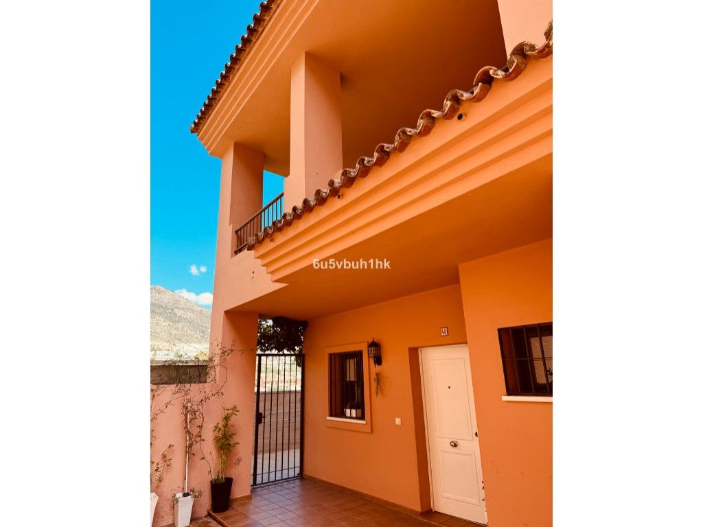 Vista exterior de Casa o chalet en venta en Benalmádena con Calefacción, Jardín privado y Terraza