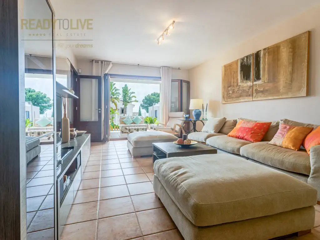 Wohnzimmer von Einfamilien-Reihenhaus zum Verkauf in Alcúdia mit Klimaanlage, Privatgarten und Terrasse