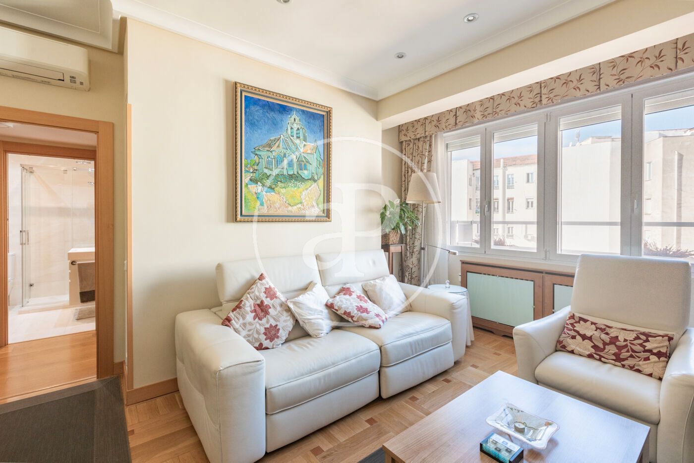 Sala d'estar de Pis en venda en  Madrid Capital amb Aire condicionat, Calefacció i Moblat