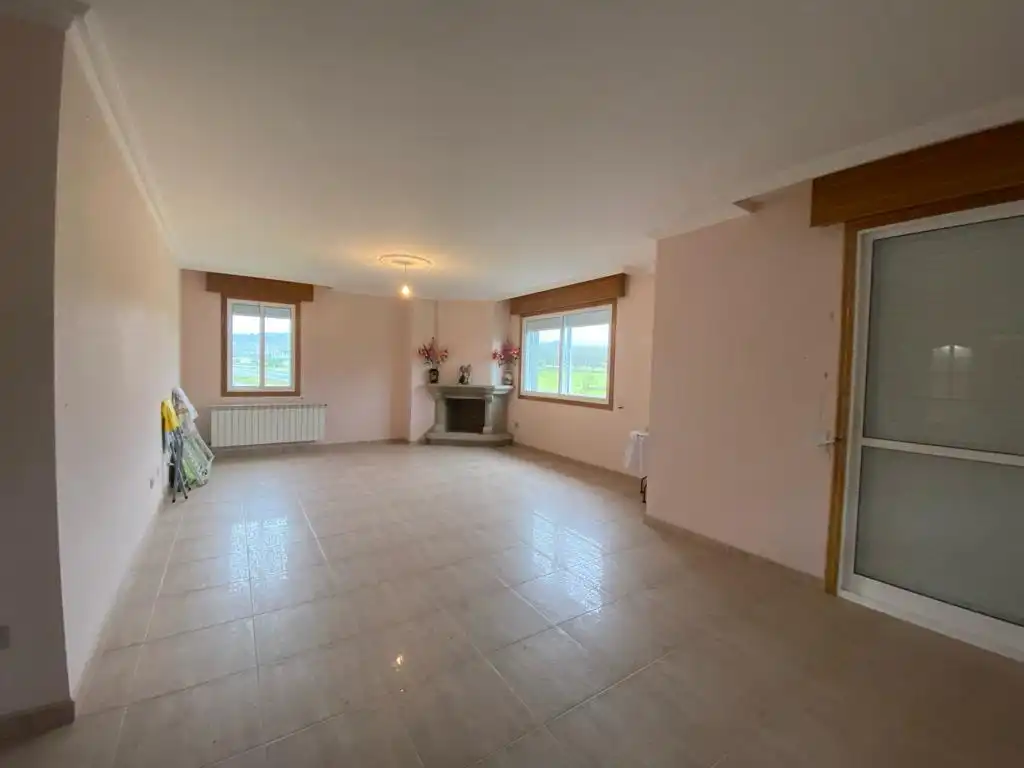 Sala de estar de Casa o chalet en venta en O Irixo con Calefacción, Jardín privado y Parquet