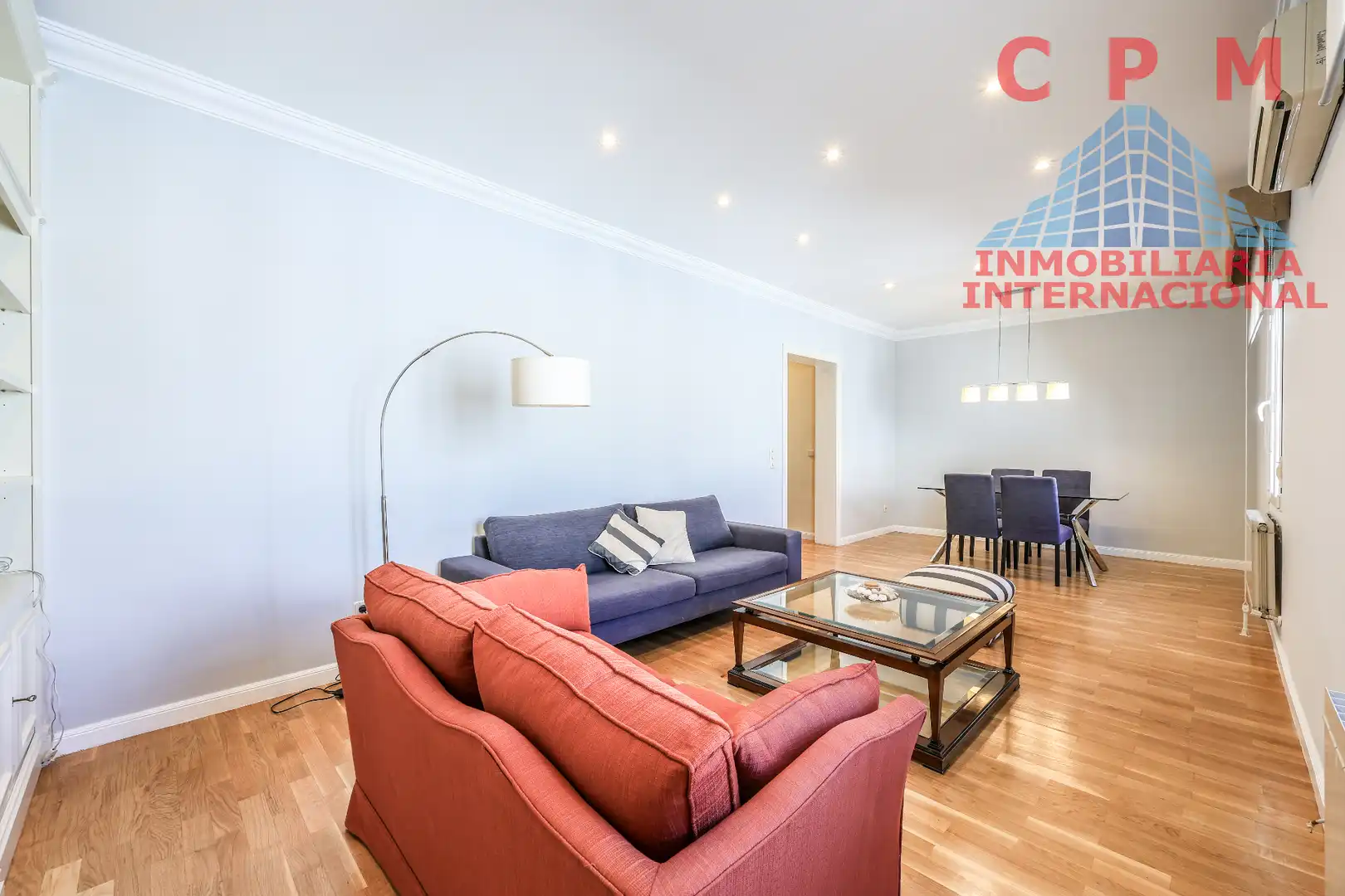 Living room of Flat for rent in Madrid  with Air Conditioner, Heating and Parquet flooring
