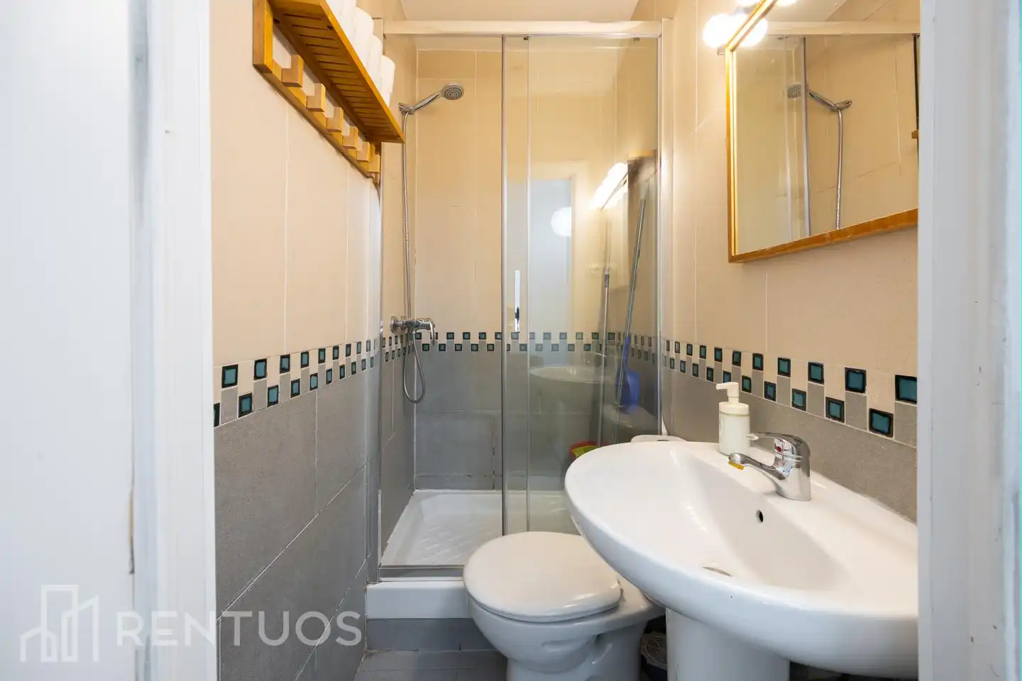 Bathroom of Study for rent in Madrid  with Furnished