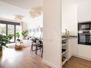 Flat with balcony for sale in Sant Martí