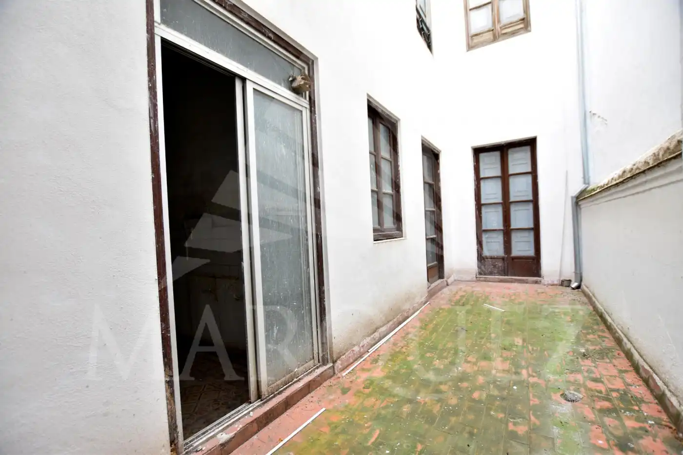Außenansicht von Gebäude zum Verkauf in Granada