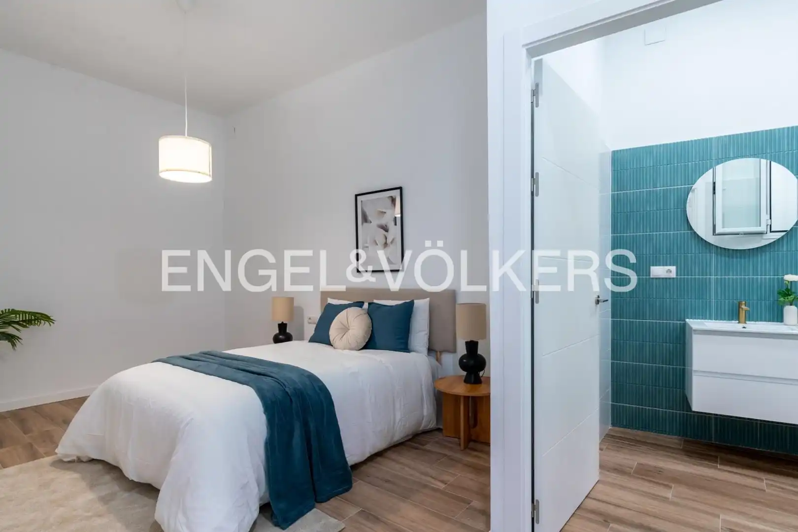 Bedroom of Flat for sale in Sevilla  with Air Conditioner, Heating and Balcony