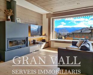 Living room of Flat for sale in Guils de Cerdanya  with Terrace, Swimming Pool and Balcony