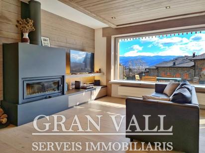 Living room of Flat for sale in Guils de Cerdanya  with Terrace, Swimming Pool and Balcony