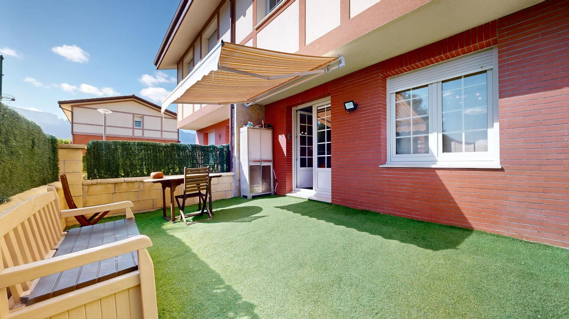 Terraza de Casa adosada en venta en Valle de Mena con Calefacción, Jardín privado y Terraza