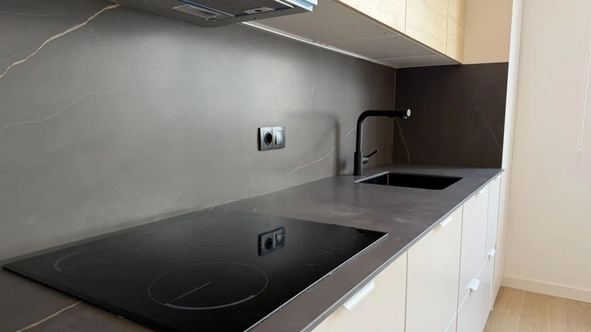 Cuina de Apartament de lloguer en Valencia amb Aire condicionat, Calefacció i Moblat