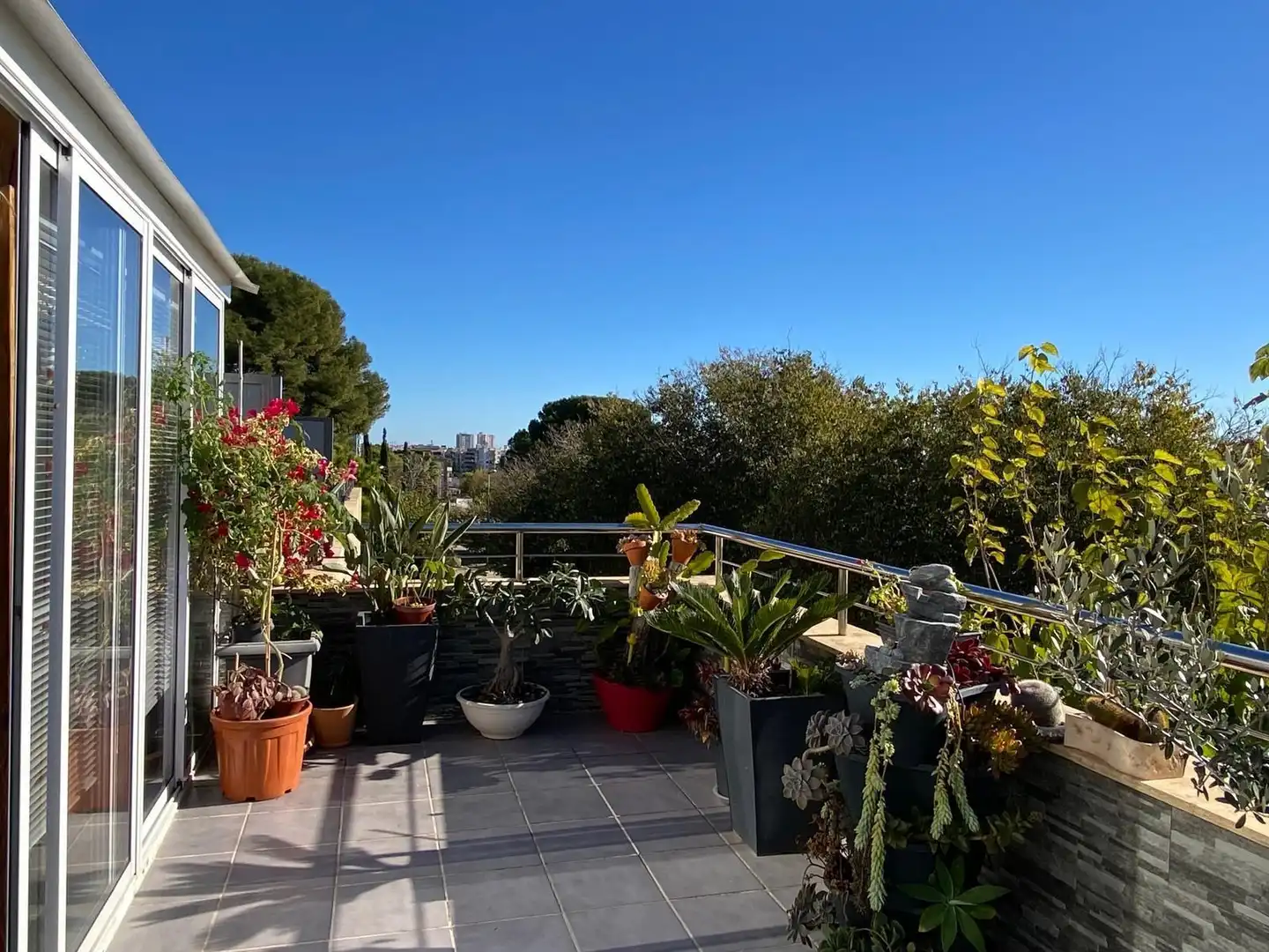 Terrasse von Einfamilien-Reihenhaus zum Verkauf in El Vendrell mit Klimaanlage, Heizung und Terrasse