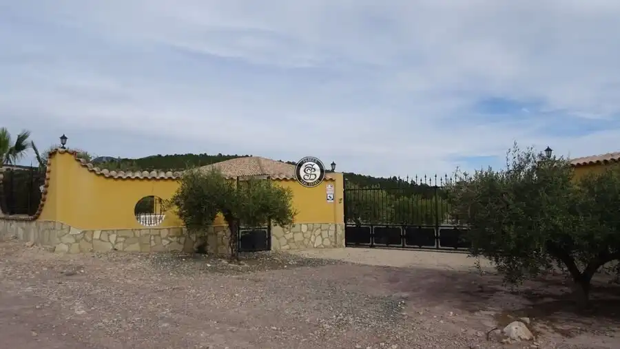 Vista exterior de Finca rústica en venda en Lorca amb Jardí privat, Terrassa i Moblat