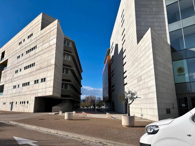 Oficina en Venta en Calle Osca, 1 en Garrapinillos