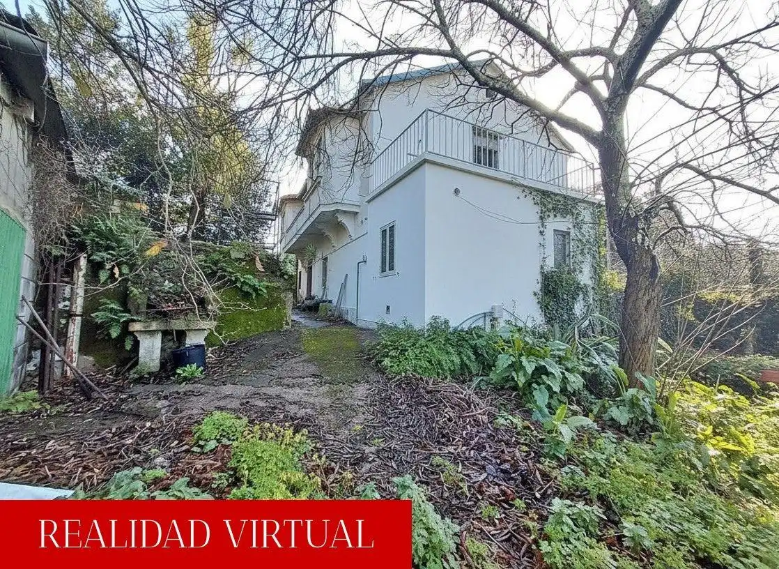Vista exterior de Casa o xalet en venda en Vilagarcía de Arousa amb Jardí privat, Terrassa i Traster
