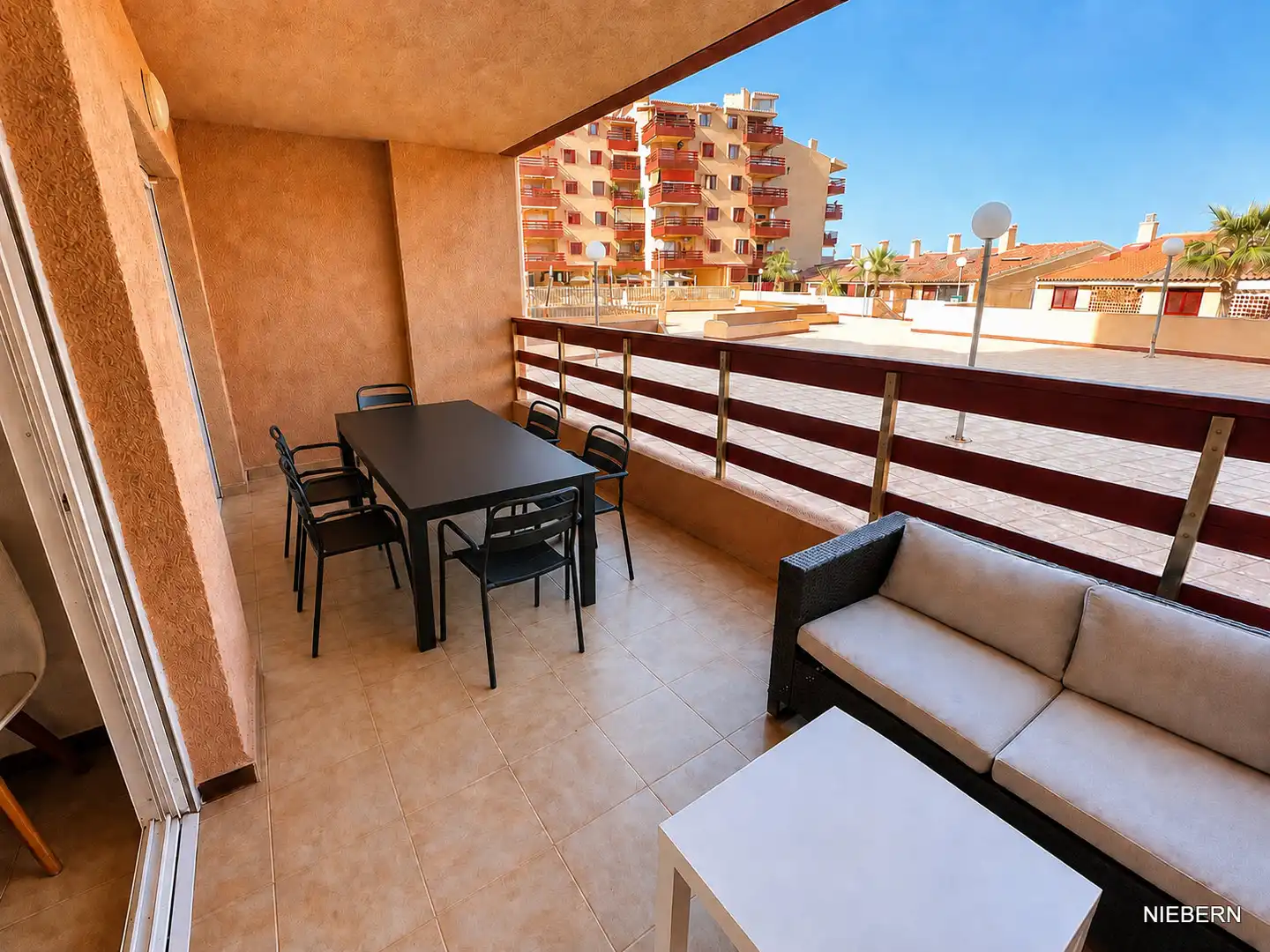 Terrassa de Pis en venda en La Manga del Mar Menor amb Moblat, Balcó i Piscina comunitària