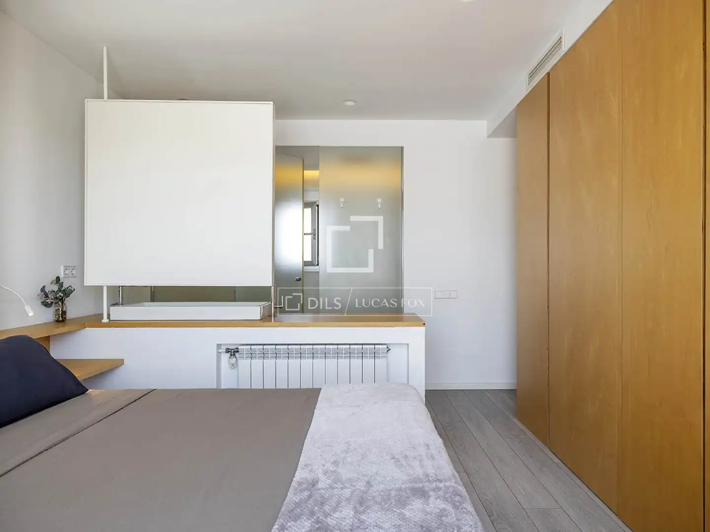 Schlafzimmer von Dachboden zur Miete in Barcelona mit Klimaanlage, Terrasse und Möbliert