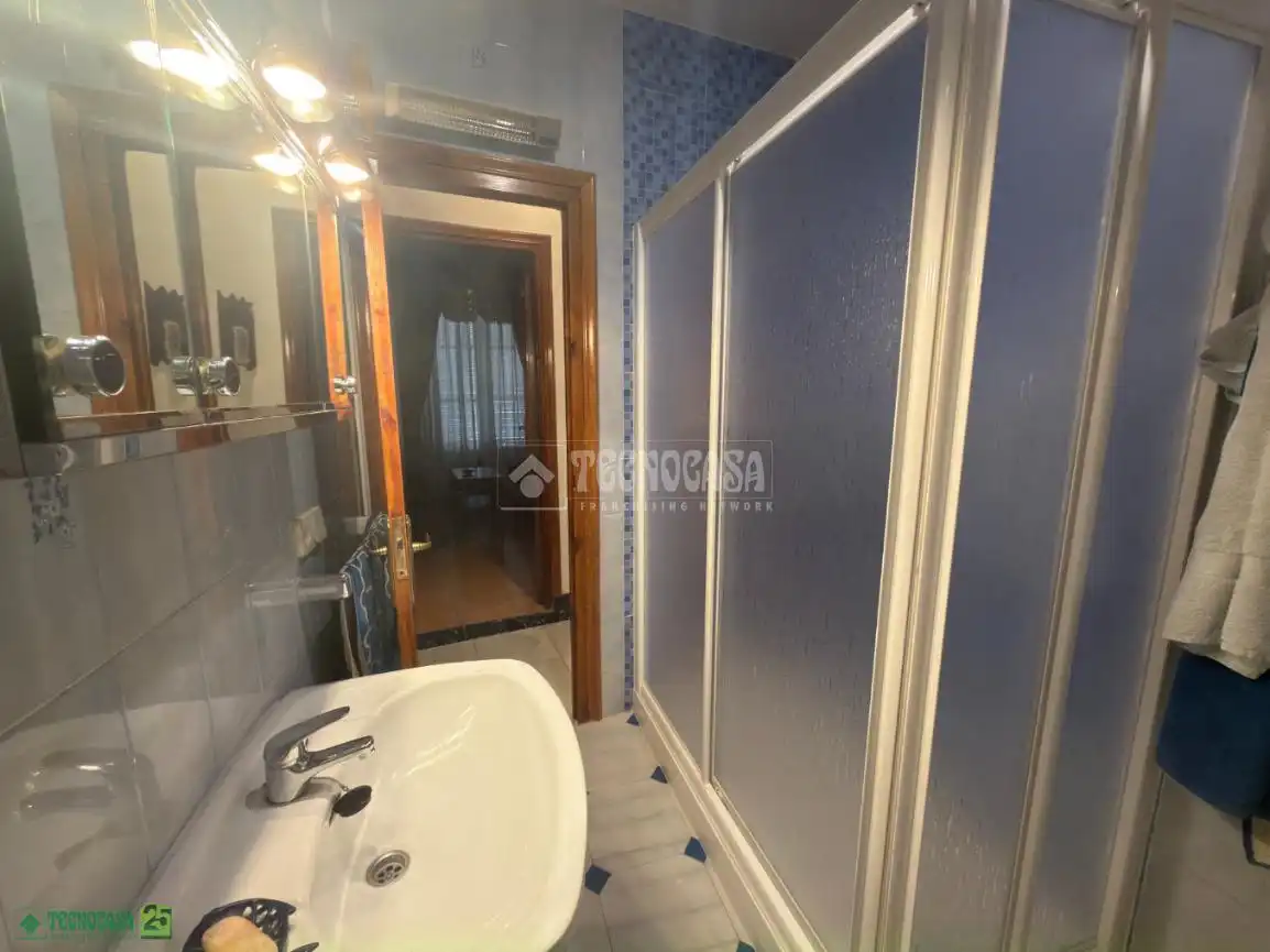 Baño de Casa adosada en venta en Huerta de Valdecarábanos con Calefacción y Terraza
