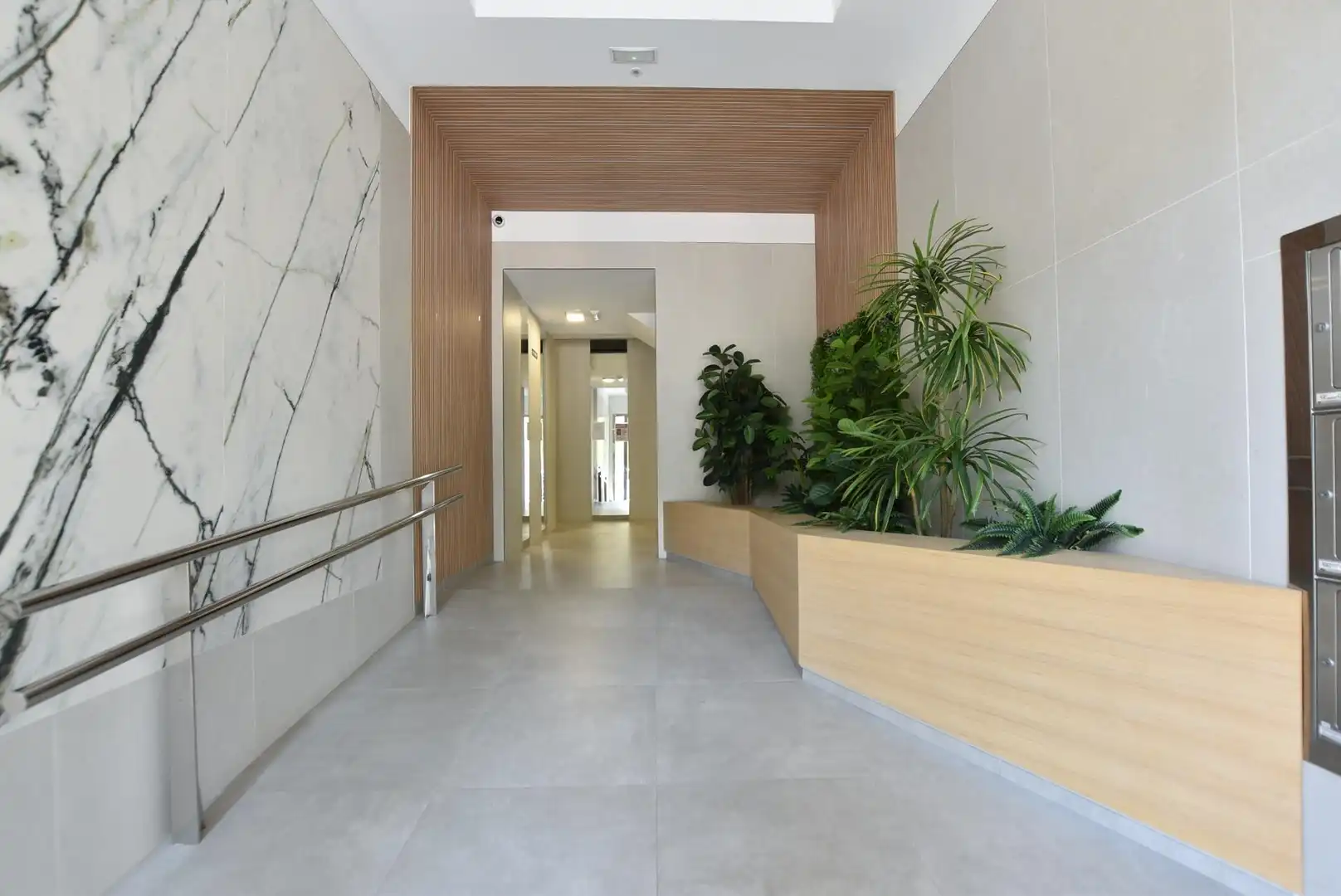 Piso de alquiler en Granada con Calefacción, Terraza y Piscina comunitaria