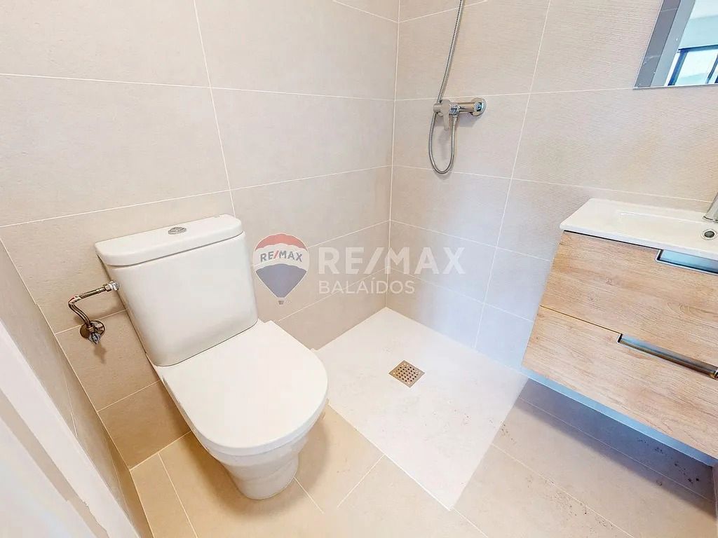 Bathroom of Study for sale in Redondela  with Heating and Storage room