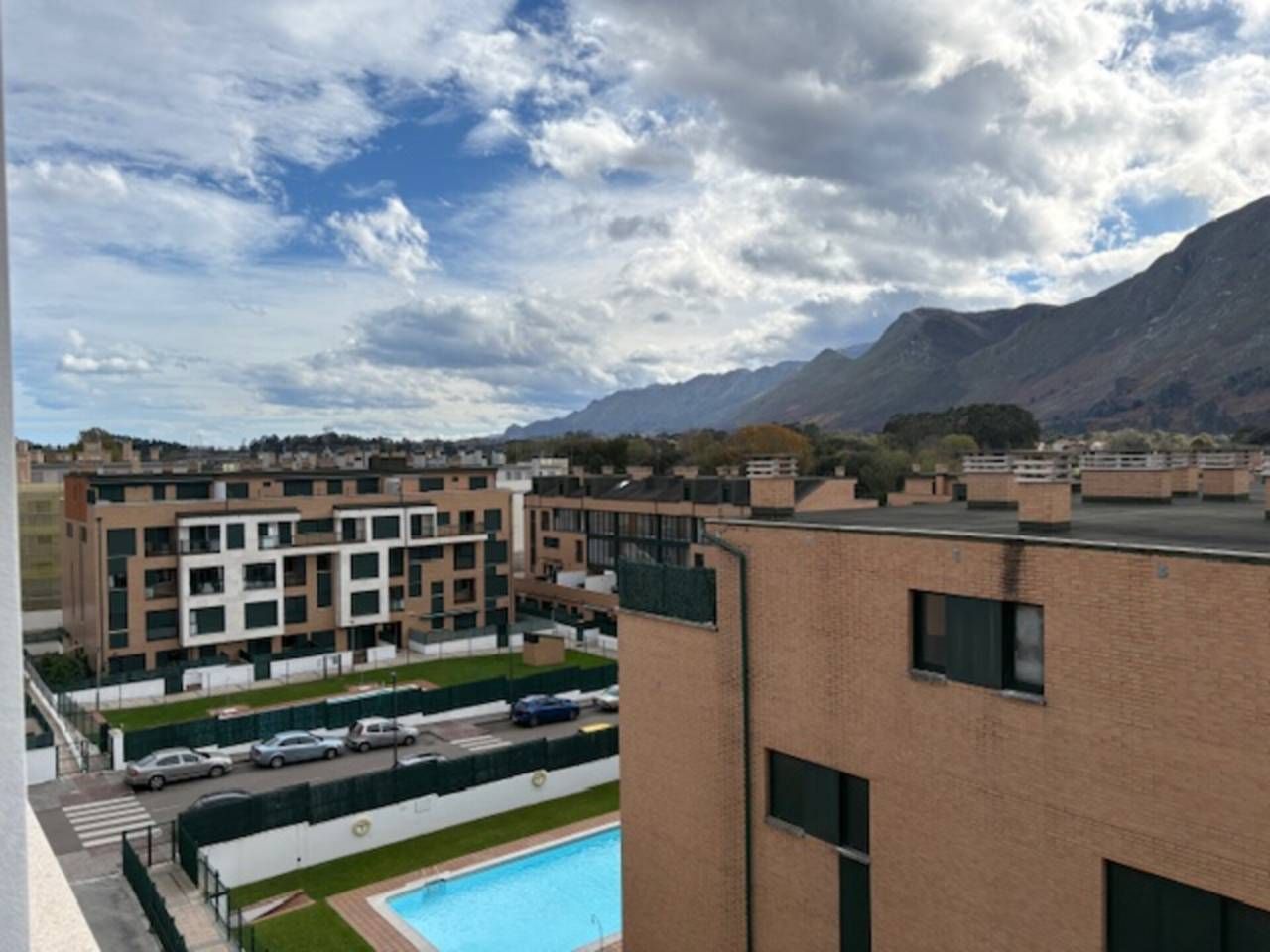 Vista exterior de Àtic en venda en Llanes amb Calefacció, Terrassa i Traster