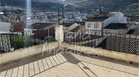 Foto 2 de Casa adosada en venta en Castillo de Locubín, Jaén