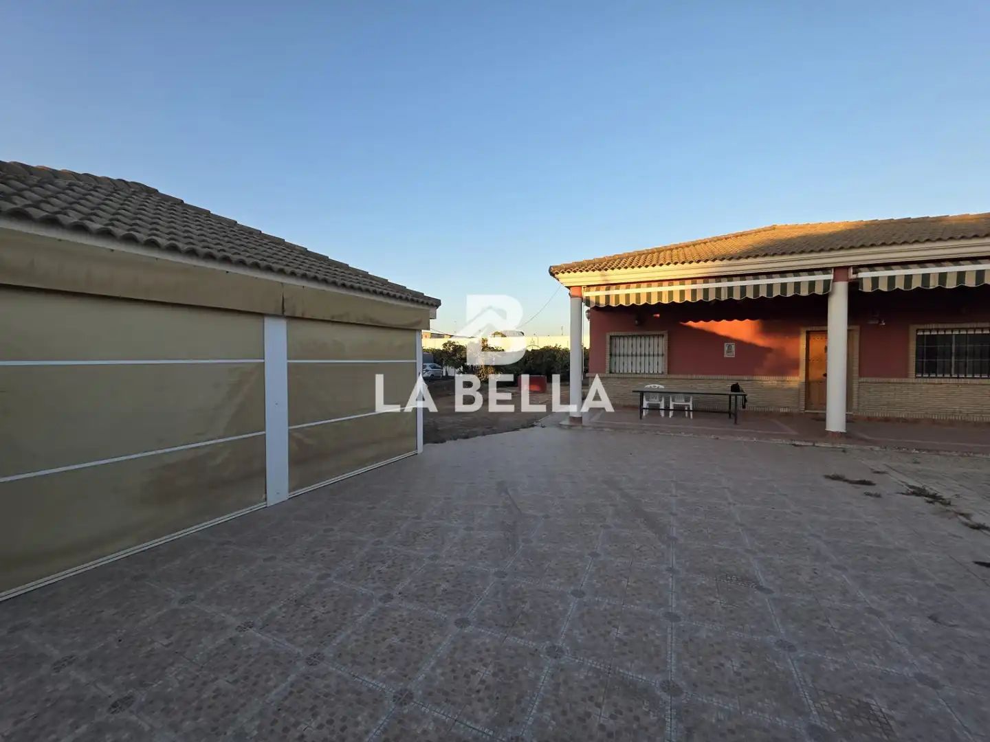 Terrassa de Casa o xalet en venda en Sevilla amb Aire condicionat, Jardí privat i Traster